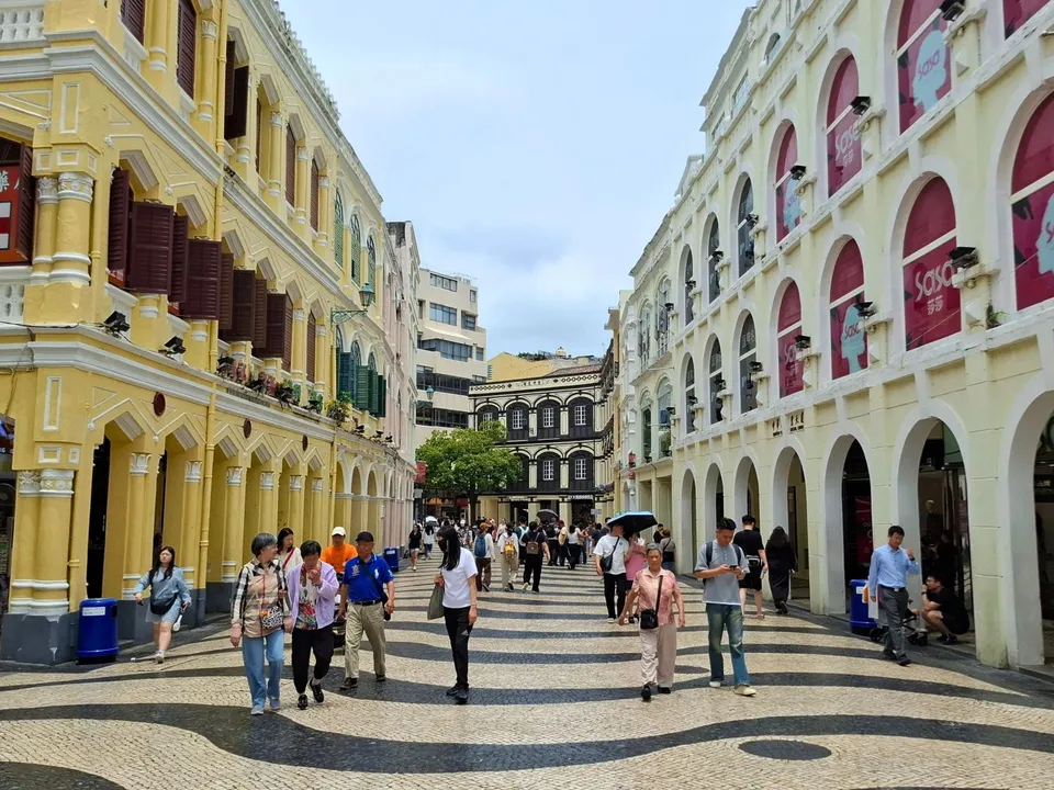Der bekannte Senatsplatz (Largo do Senado) im historischen Zentrum von Macau