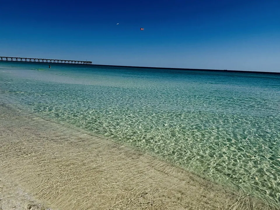 Der schneeweiße Sandstrand der Gulf Shores.