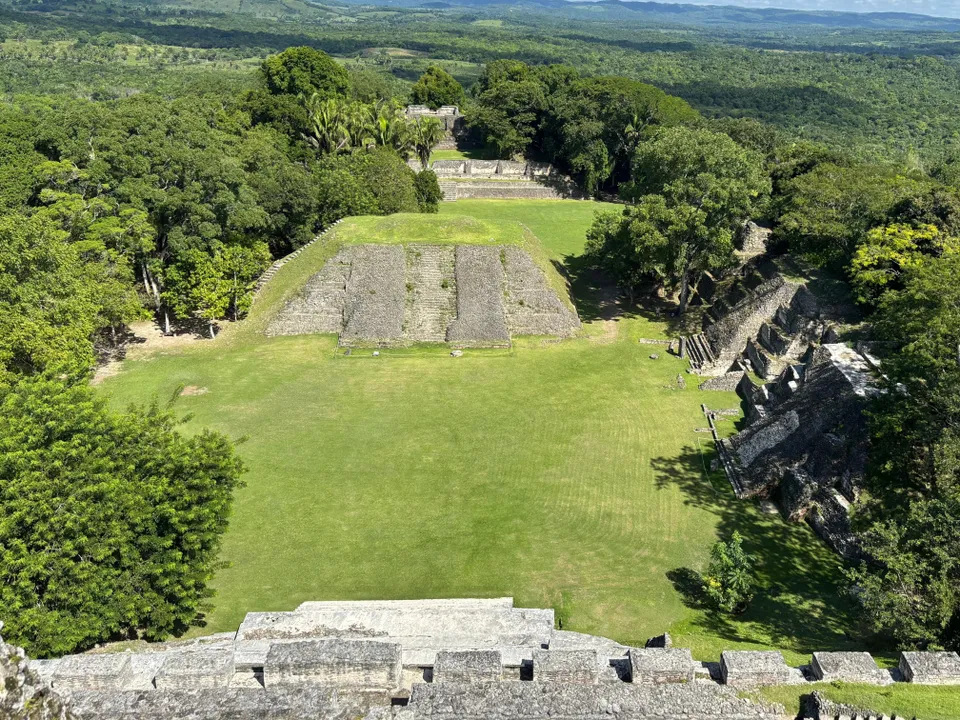 Die Maya-Stätte Xunantunich bietet einen weiten Blick über den Dschungel.