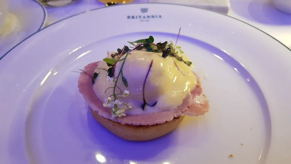 Vollendetes Frühstücksei à la Benedict