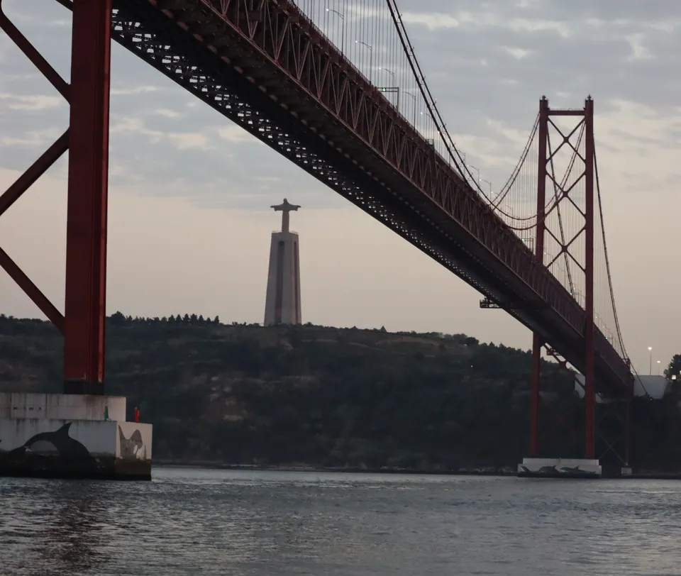 Lissabon Brücke des 25. April mit Christusstatue