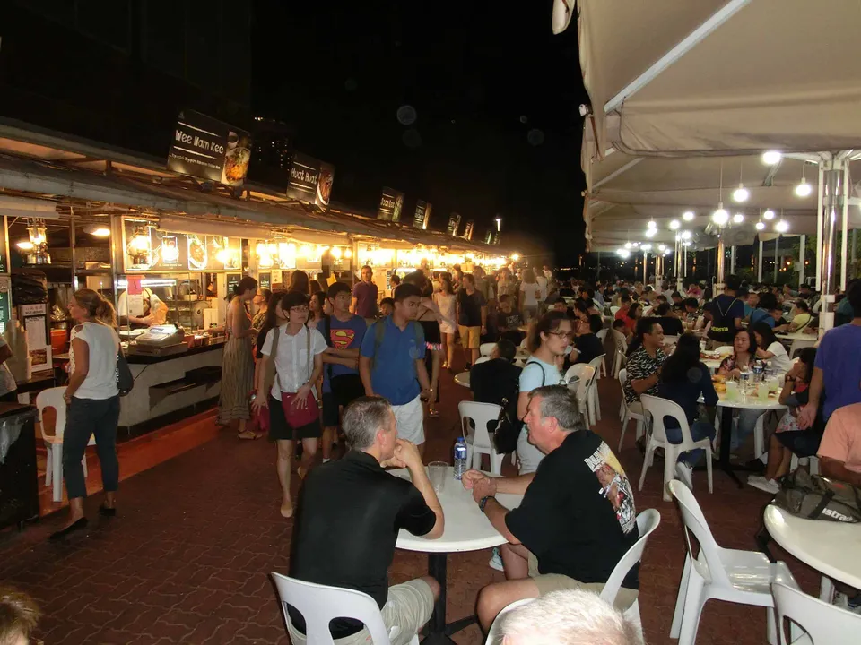 Food Centre Makansutra Gluttons Bay