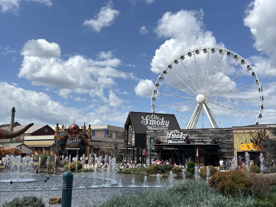 The Island in Pigeon Forge, ein beliebtes Reiseziel in Tennessee.