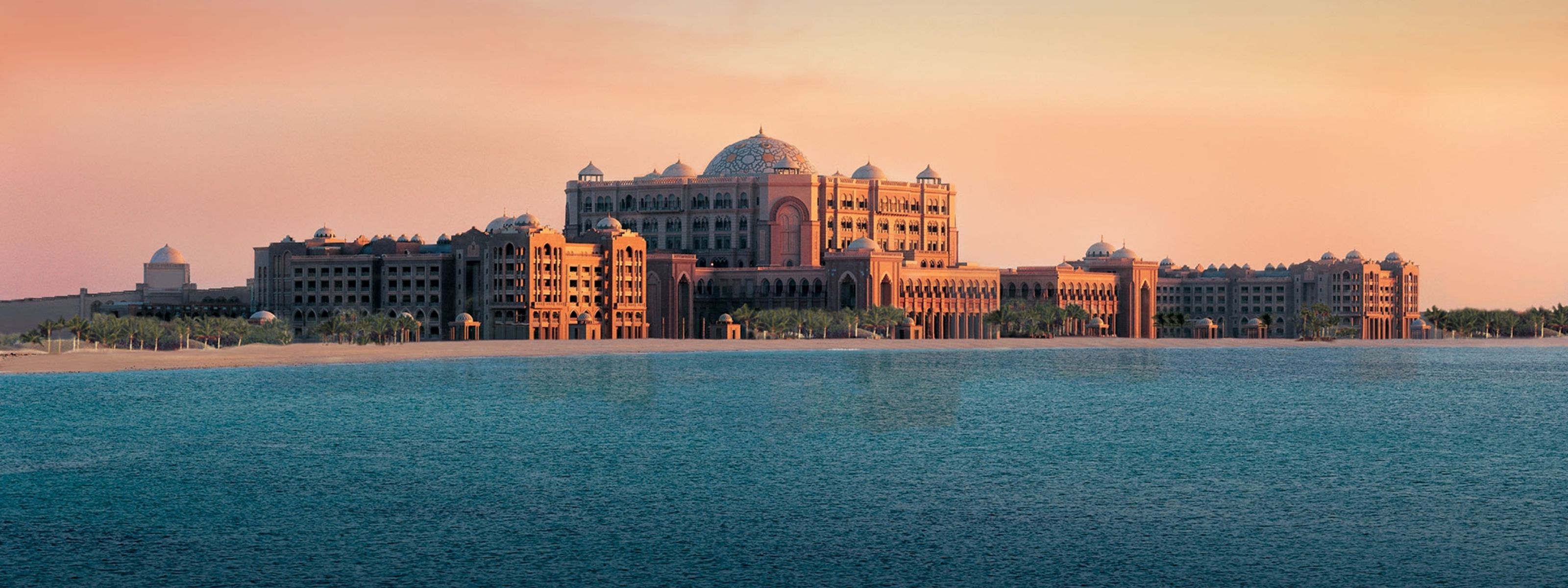 Abu Dhabi Reise: Luxusmetropole und Wüstenerlebnis