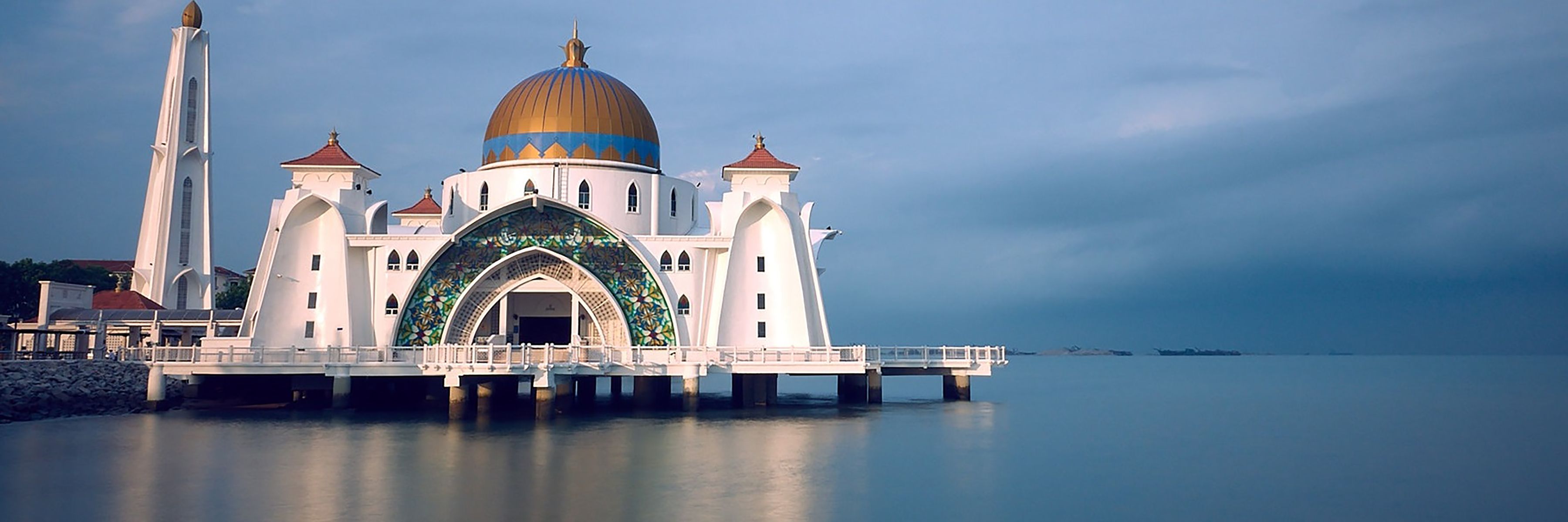 Reise zu den Höhepunkten Malaysias: Melaka Straits Moschee
