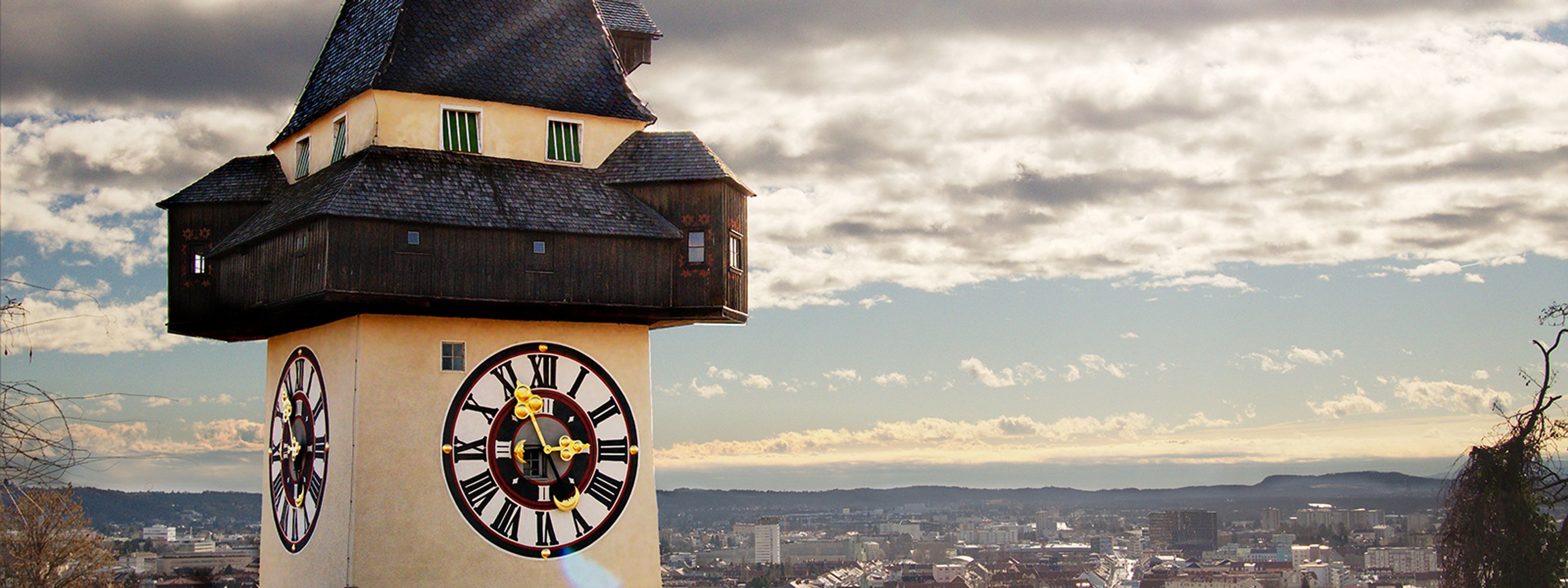 Graz Blick über die Altstadt vom Uhrturm auf dem Schlossberg 