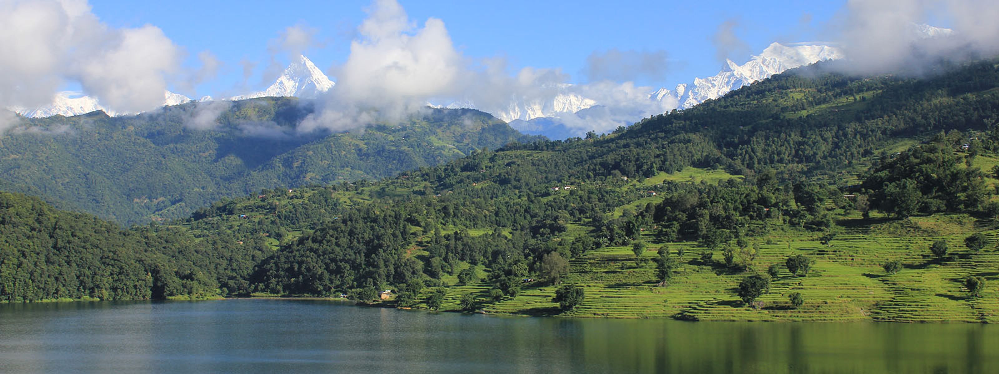 Begnas Lake Resort Nepal - Blick auf den Se und das umliegende Bergpanorama
