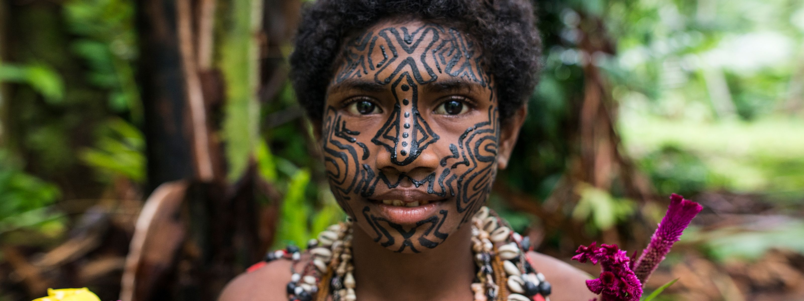 Indigenes Mädchen in Papua-Neuguinea