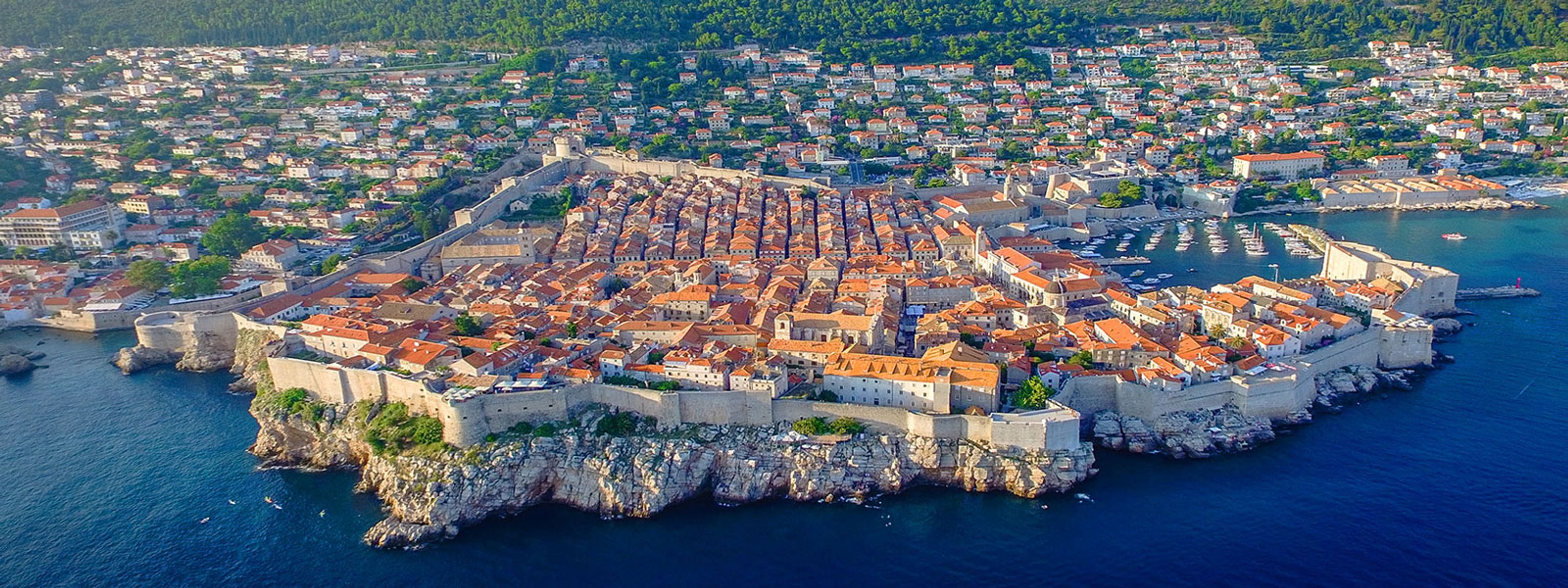 Dubrovnik aus der Vogelperspektive mit seiner Stadtmauer