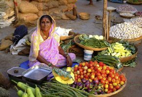 Große Märkte mit verschiedensten Gemüse- und Obstsorten