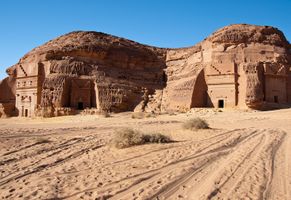 Mada'in Salih bzw. Hegra, Saudi-Arabiens erste UNESCO-Weltkulturerbestätte © iStock amheruko