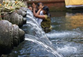 Pura Tirta Empul Wassertempel nahe der Stadt Tampaksiring auf Bali