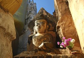 Buddha-Skulptur beim Inle See, Myanmar Reise