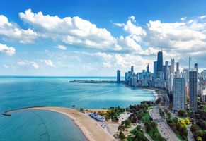 Chicago und Lake Michigan aus der Vogelperspektive