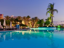 Poolbereich am Abend, H 10 Playa Meloneras Palace