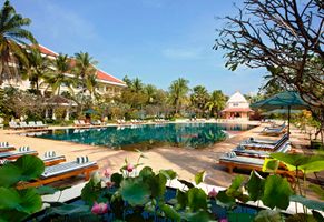 Raffles Grand Hotel d-Angkor, Pool