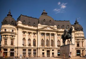 Reiterstatue von Carol I. im historischen Stadtzentrum von Bukarest