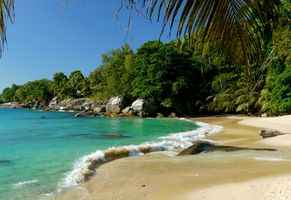 Strand auf Mahé, der größten Insel der Seychellen