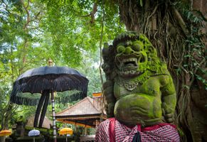 Statue des traditionellen balinesischen Dämons in Ubud, Bali