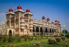Der wunderschöne Maharadschas Palast in Mysore, Karnataka, Indien © iStock pawopa3336