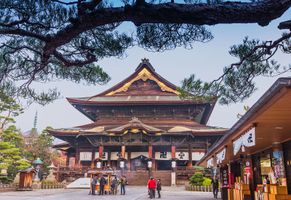 Zenkoji-Tempel, Nagano © AdobeStock SANCHAI