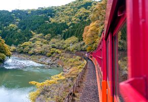 Sagano Romantic Train iStock © jikgoe