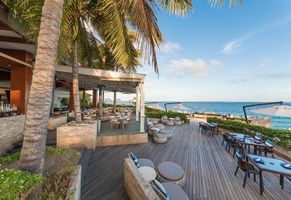 Crimson Resort and Spa Mactan, Azure Beach Club Lounge Area