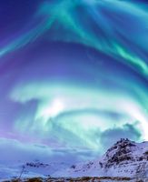 Reise Island Polarlicht über Island_AdobeStock_81432045_vichie81