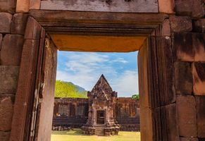 Die Ruinen des Vat Phou-Tempels, ein UNESCO-Weltkulturerbe, Laos © iStock DinoGeromella