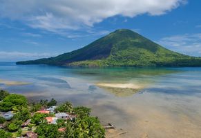 Banda Islands mit Blick auf den Gunung Api