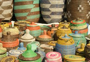Korbwaren, Markt im Senegal