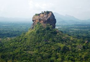 Der berühmte Sigiriya-Felsen