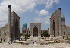 Usbekistan_Samarkand_Registan-Platz