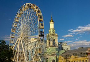 Blick auf den einzigartigen Kontraktowa-Platz in Kiew