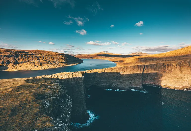 Klippen von Trælanípa AdobeStock © kenopictures