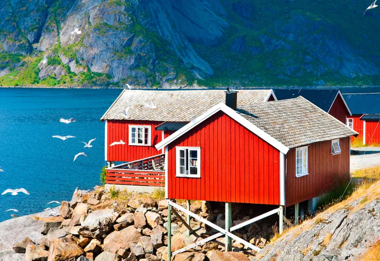 Unterwegs auf den Lofoten, Norwegen © iStock MariaUspenskaya
