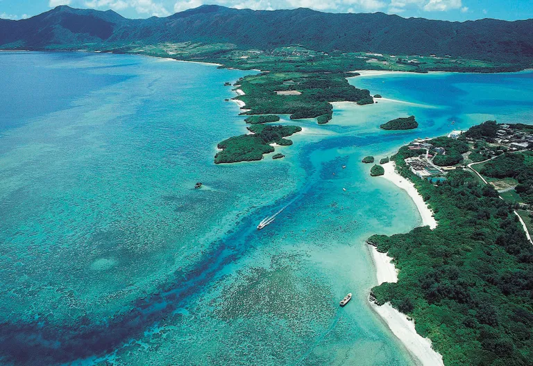 Tropische Inseln Japans von oben