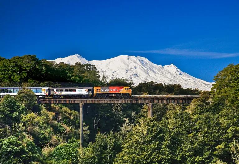 Der Zug Northern Explorer unterwegs, Ruapehu