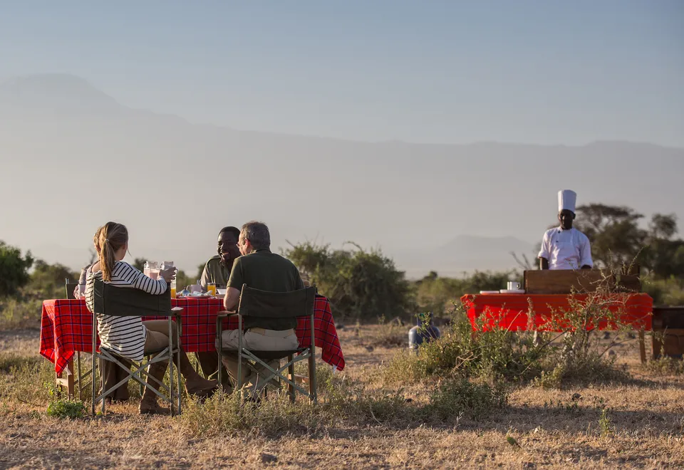 Frühstück im Freien © Elewana-Tortilis-Camp