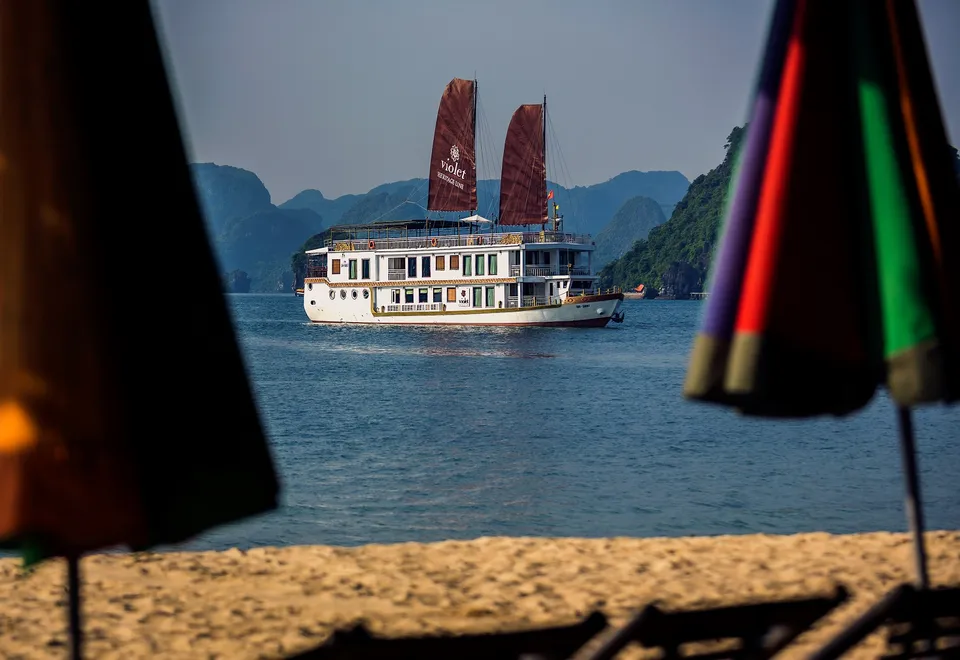 Kreuzfahrt in der Halong-Bucht an Bord der Heritage Line 'Violet'
