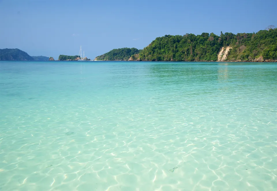 Das klare, türkisblaue Wasser lädt zum Schwimmen ein