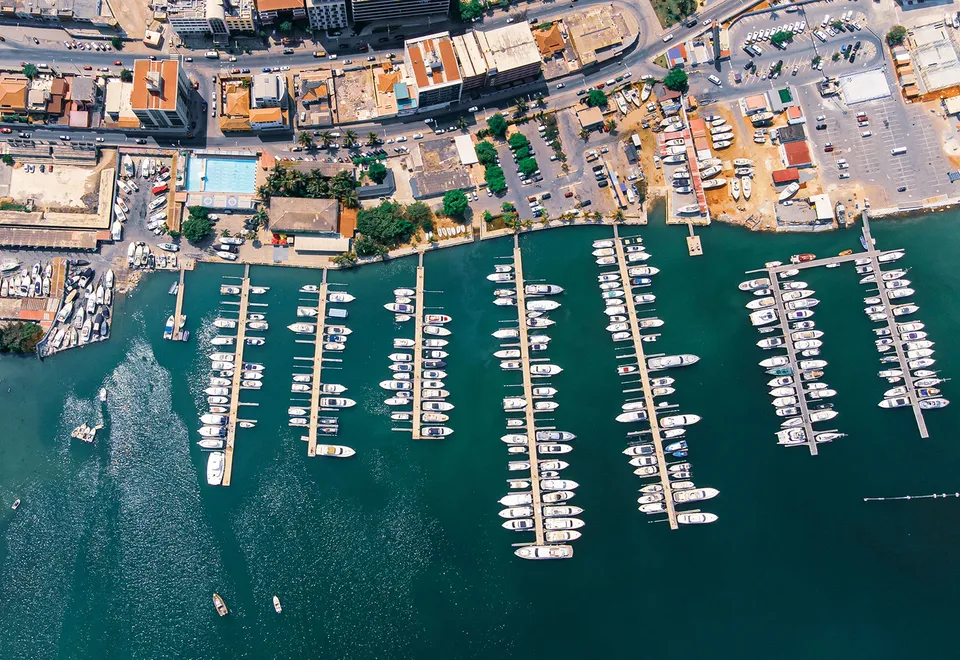 Luanda, die Hauptstadt Angolas von oben iStock © Wirestock
