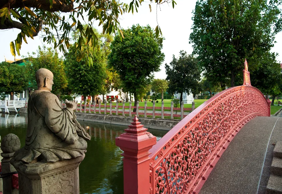 Thailand Reise, Der Garten von Wat Benjamabophit in Bangkok