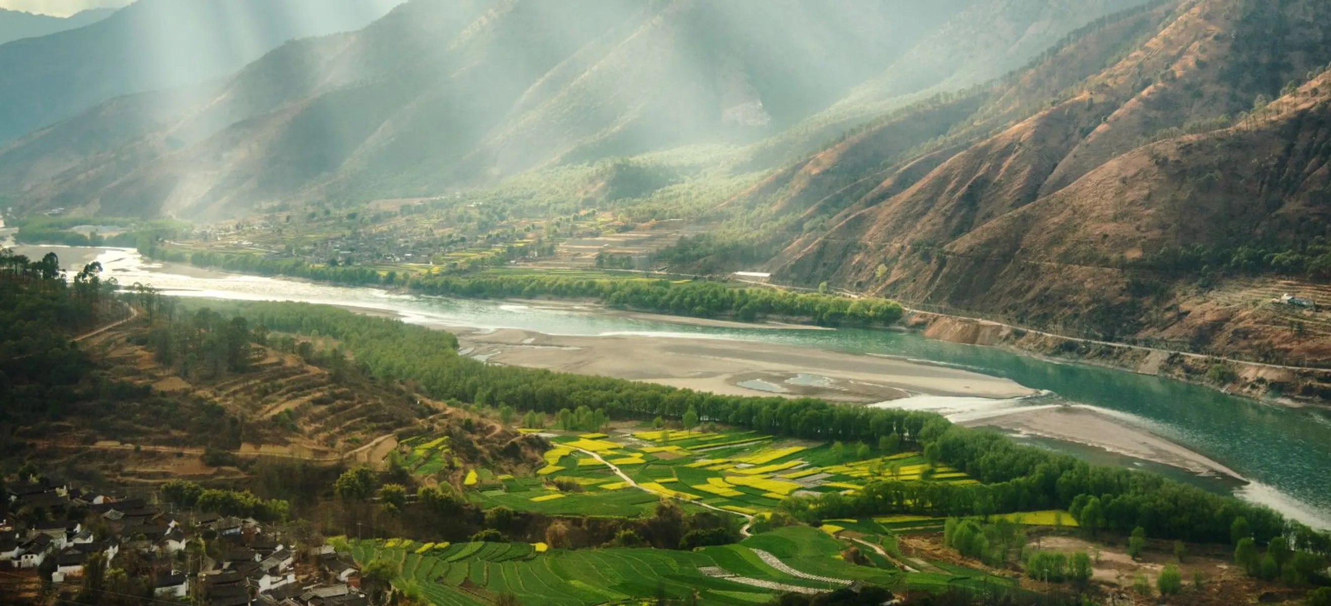 Lauf des Yangtze bei Yunann iStock © martinhosmart