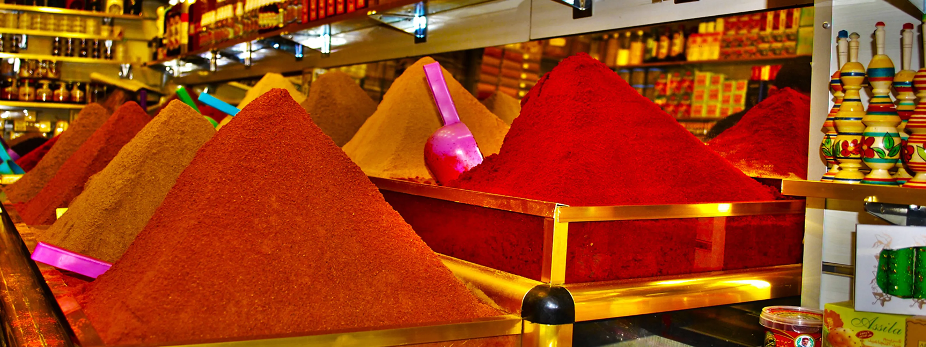 Bunte Gewürzwelt im Souk, marrakesch