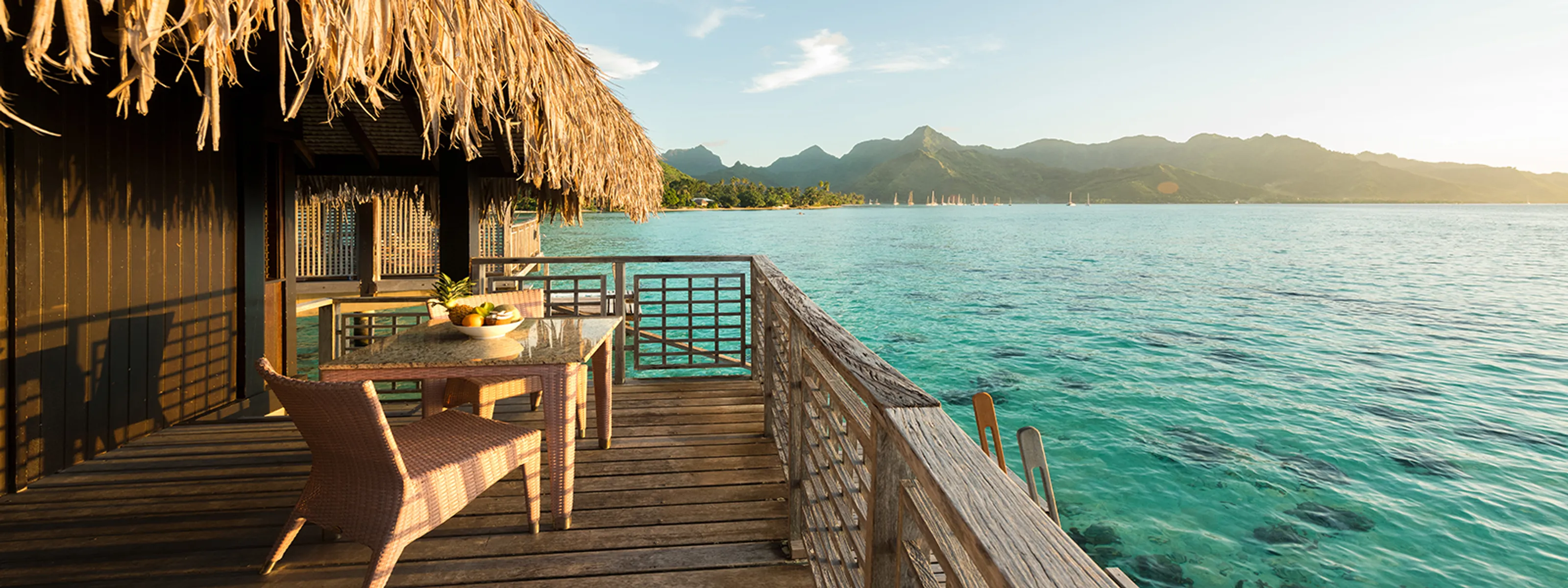 Moorea-Hilton, Overwater-Bungalow-Balcony