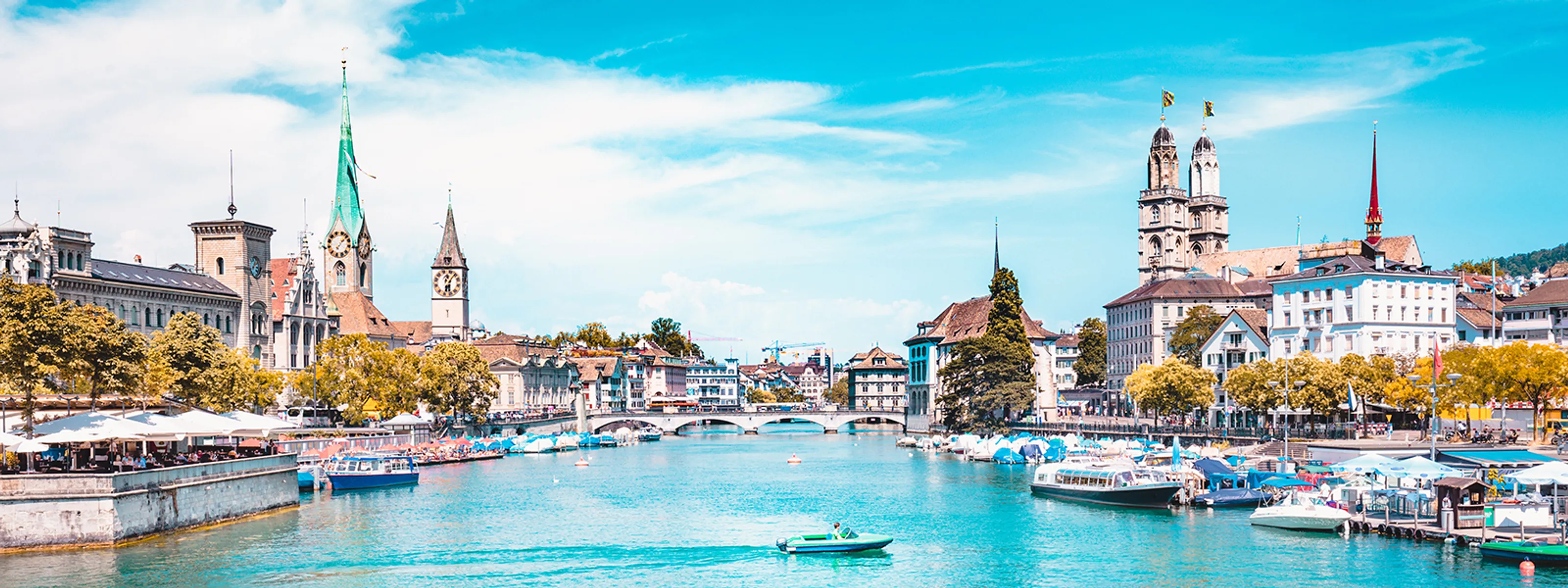 Zürichs Skyline entlang der Limmat