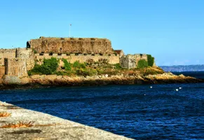 Das rund 800 Jahre alte historische Castle Cornet in Saint Peter Port, der Hauptstadt von Guernsey. 