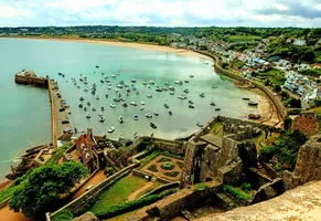 Blick auf Gorey Harbour vom Mont Orgueil Castle aus