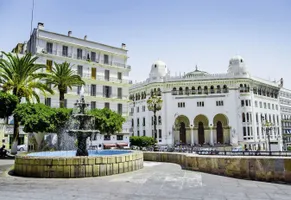 Das Hauptpostamt von Algier, ein Wahrzeichen aus der Kolonialzeit